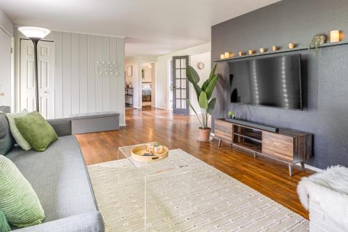 Southeast Eugene House | Pregame Pool Matches, 1 Mi to UO Campus
