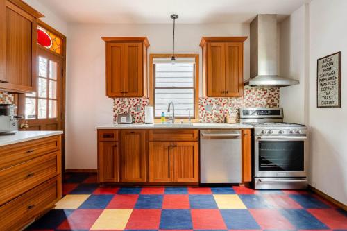 Goose Hollow House | Preserved 1907 Classic 2BR - 92 WalkScore