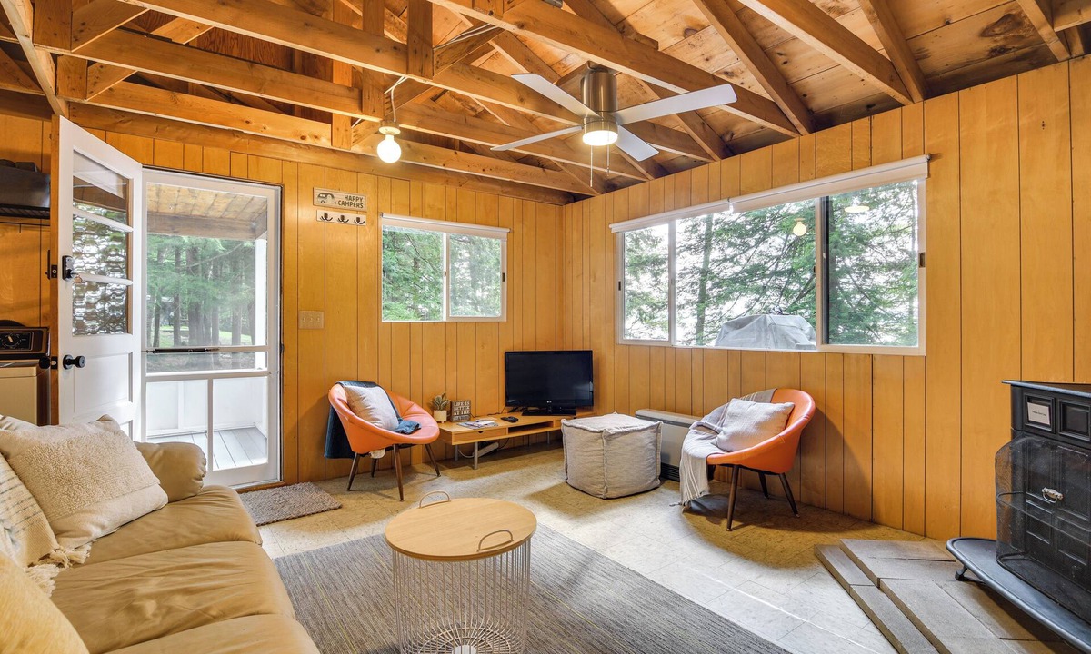 Belgrade Cottage | Private Dock on Messalonskee Lake: Cozy Cottage!