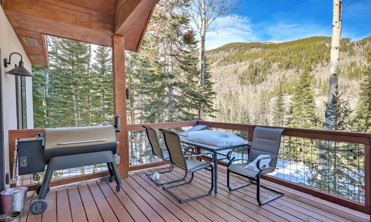 Garfield Apartment | Private Hot Tub & Mountain Views: Duplex in Salida