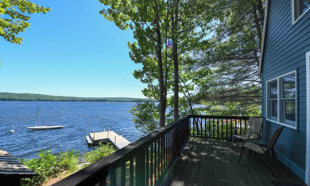 Raymond Cottage | Private Lakefront Retreat on Panther Pond | Canoe, Kayaks & Dock