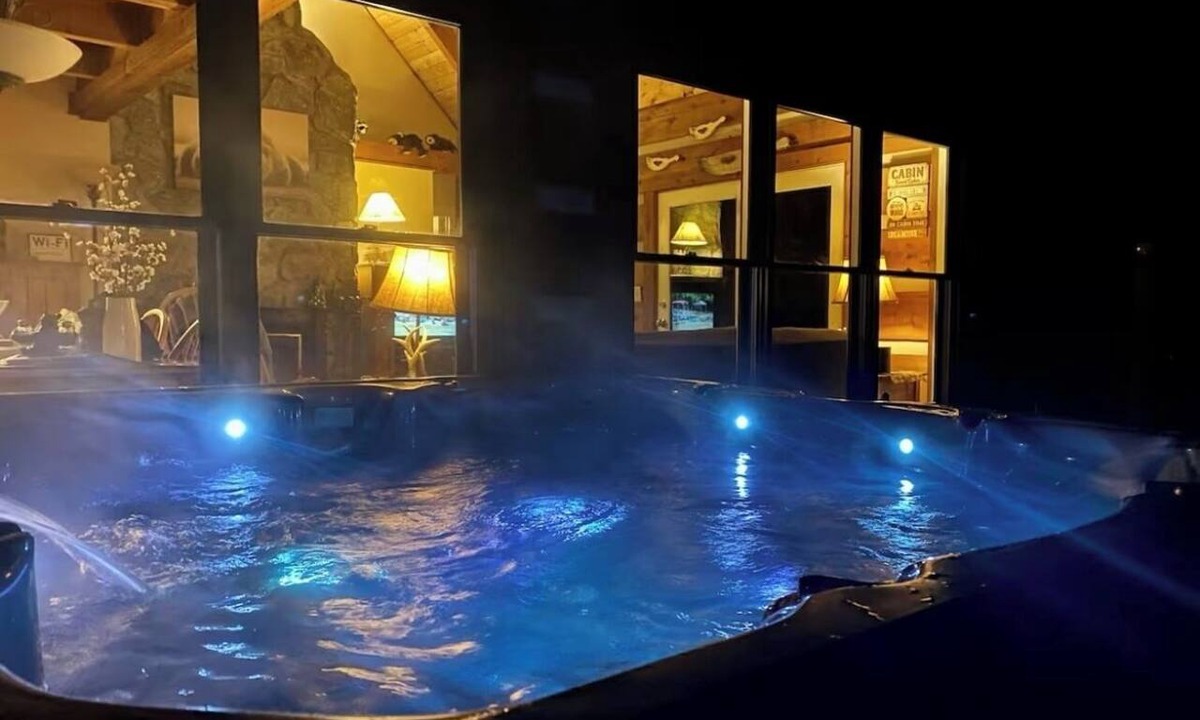 Deep Gap Cabin | Private Mountain Retreat w/Hot Tub and Fire Pit
