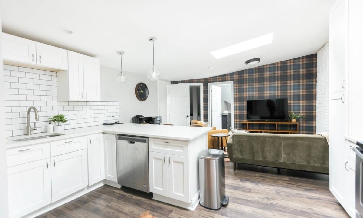 Victorian Village Apartment | Private Office Space | Free Parking