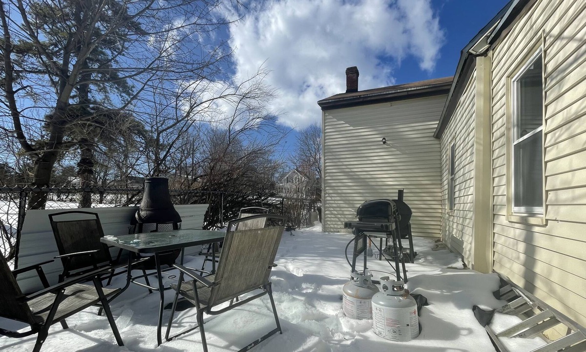 Manchester House | Private Pet Friendly Single Family Home