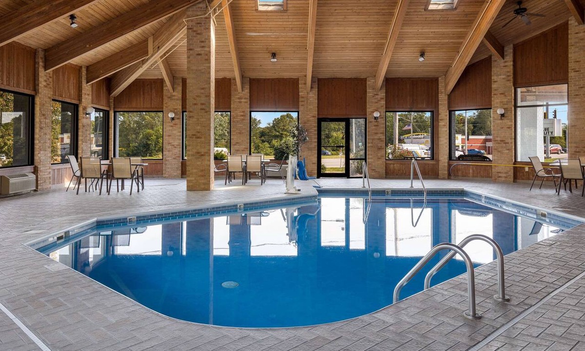 Ashland Hotel | Quality Inn Ashland I-71 and US 250