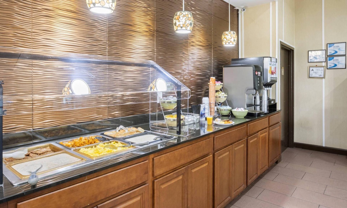 Hickory Hotel | Quality Suites Hickory South