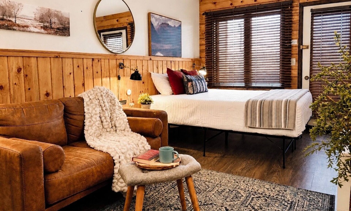 Granby Condo | Queen Room Near West RMNP + Pool & Hot Tubs