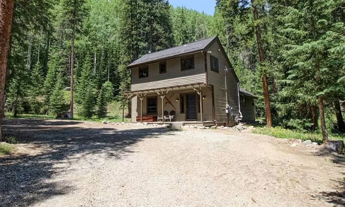 Blue River Cabin | Quiet and Private Cabin, Hot Tub, 6 mins to town!