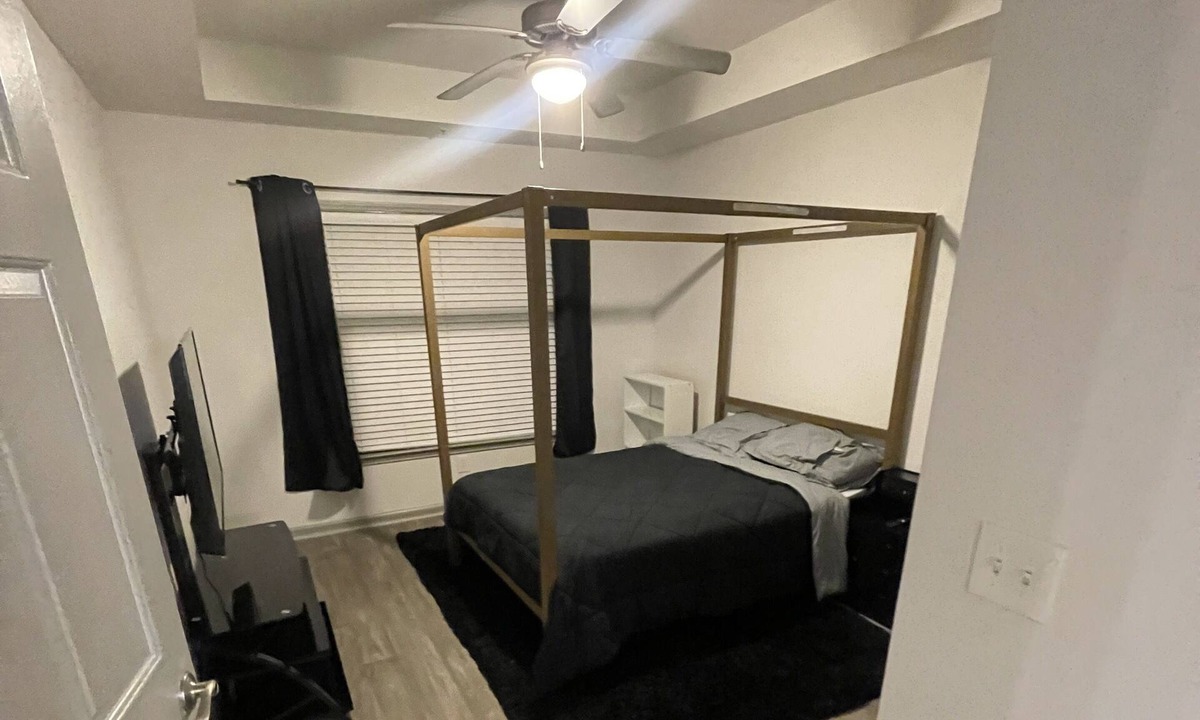 Dunwoody Apartment | Quiet Cozy shared apartment in adorable Dunwoody.