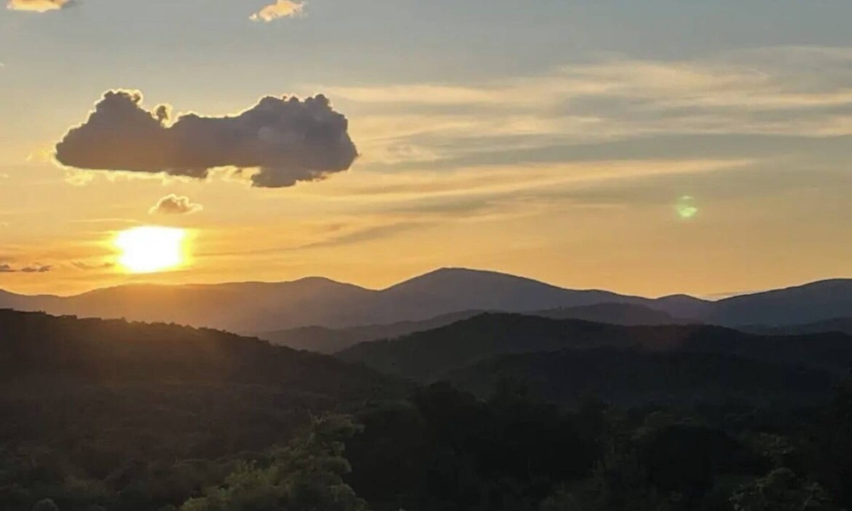 Newland House | Quiet hilltop home with decks & amazing view, right off Blue Ridge Parkway