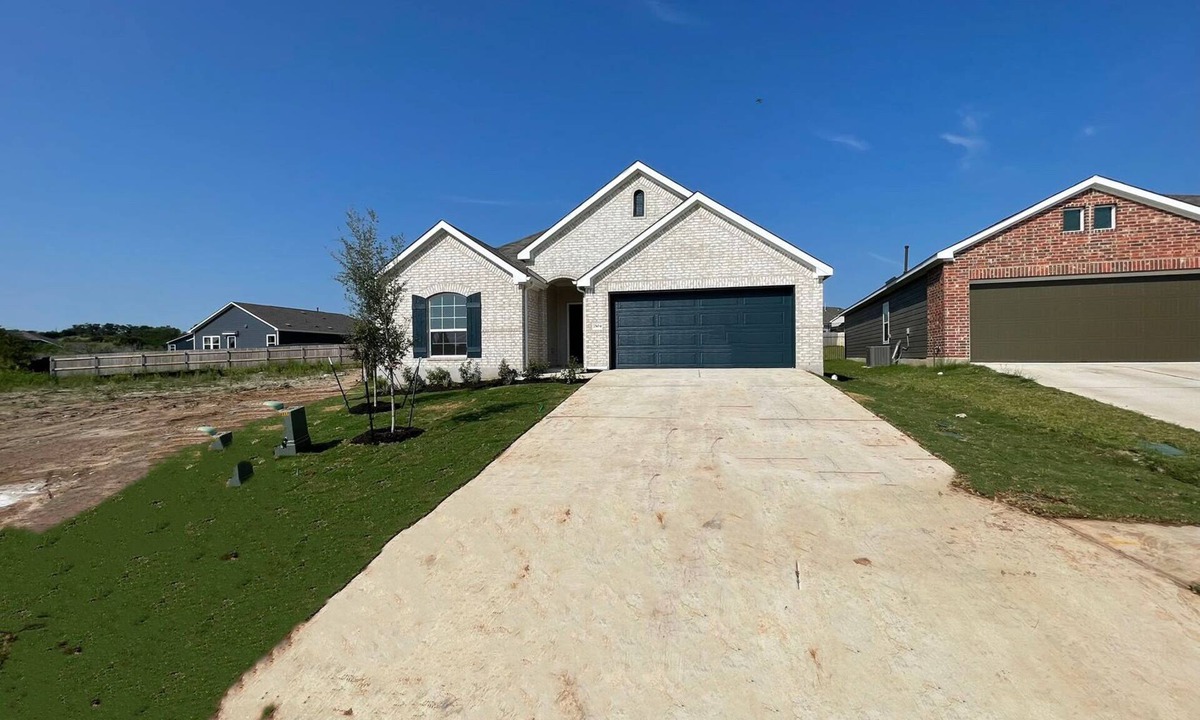 Del Valle House | Quiet spacious 5-bedroom house with huge fenced yard near COTA, Tesla, Airport