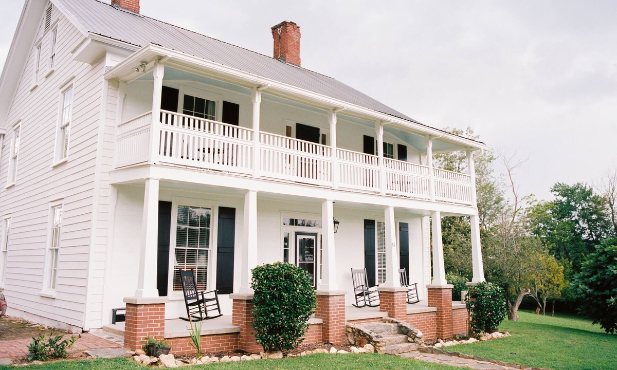 Dahlonega House | Quintessential Farmhouse Experience In The Heart Of Downtown Dahlonega.