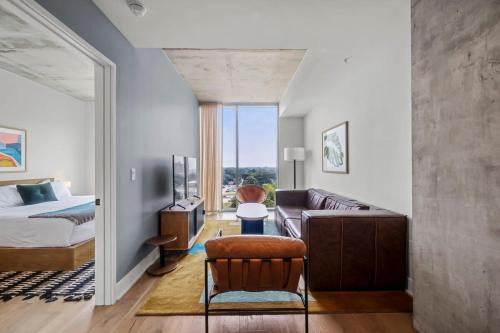 Rainey Street Historic District House | Rainey St Condo - Heated Pool - Gym - Bar - DT ATX