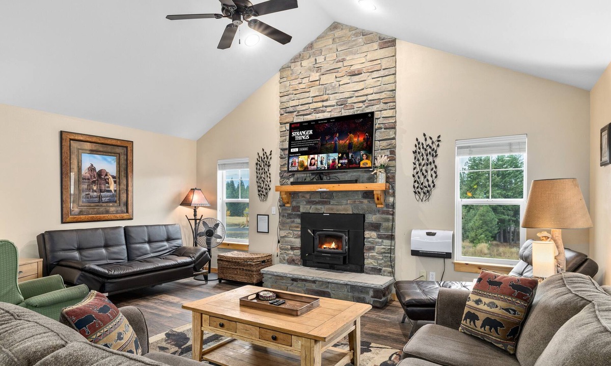 Ronald Condo | Raintree at Roslyn Ridge - Cozy Retreat