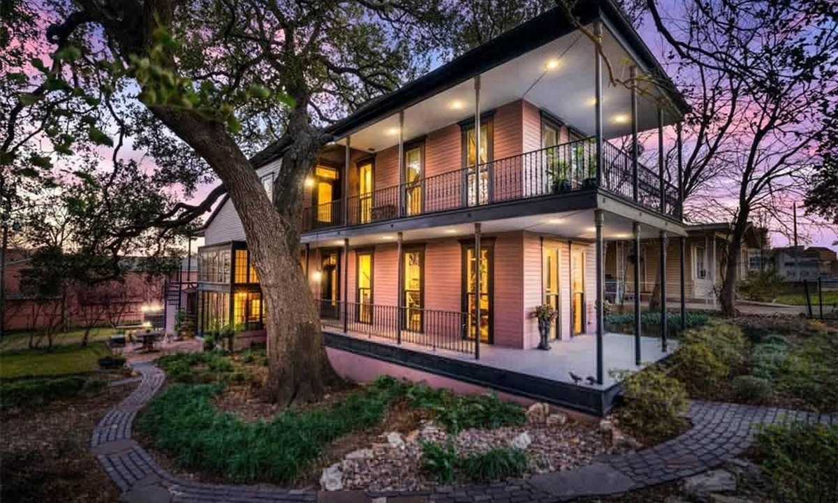 Swede Hill House | Rare - Unique East Austin Home - Walk to Downtown