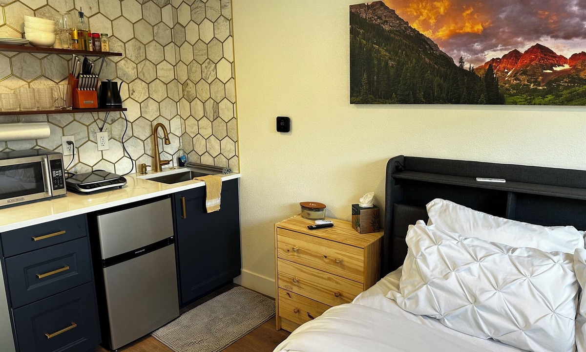 West Colfax Apartment | Recently built, private entrance apartment 4 blocks from Sloan Lake