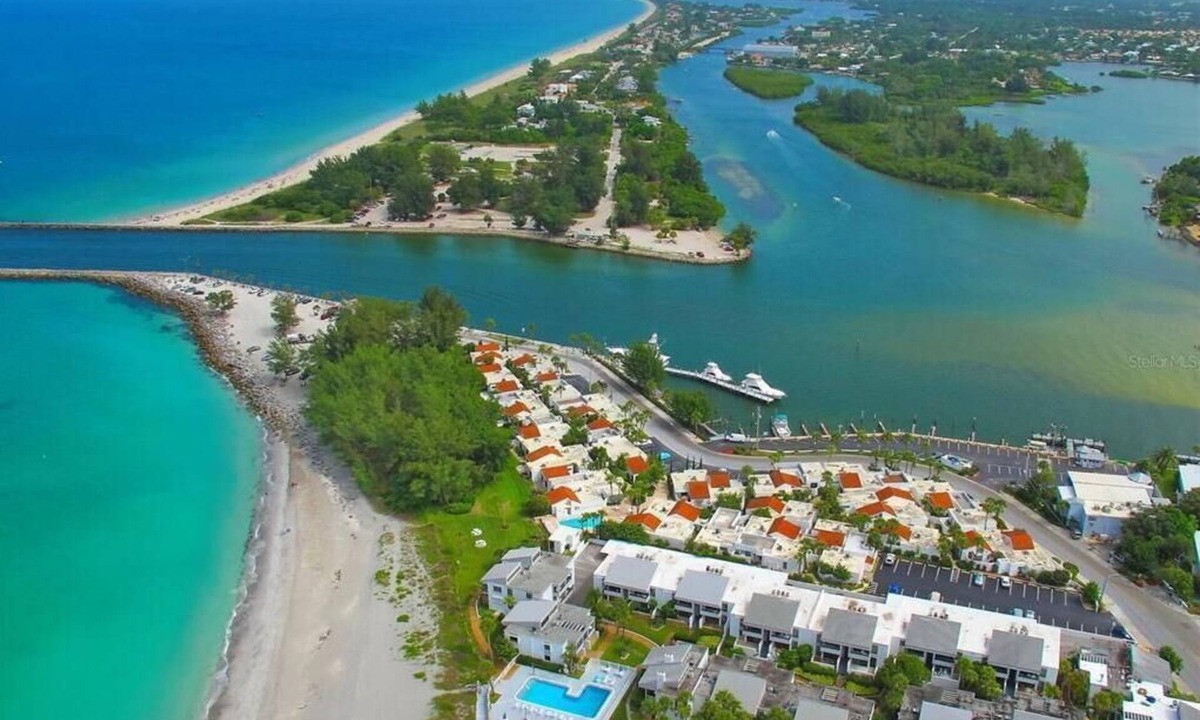 Venice Condo | Recently renovated condo just steps from the beach in fabulous Venice, FL.