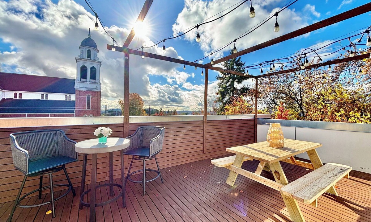 Minor House | Red Gem - Modern 4 Beds Capital Hill House with Rooftop Views