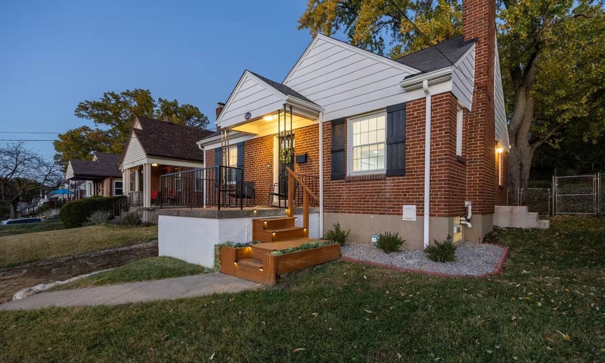 Golf Manor House | Relaxing 4-bedroom house in welcoming Cincinnati. Firepit, Grill, Cornhole