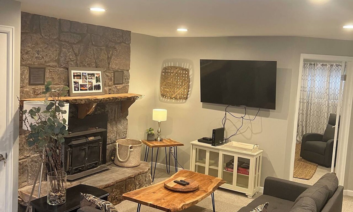 Cascade-Chipita Park Apartment | Relaxing Mt. Walkout Retreat-"Retreat Below Chipita Park"