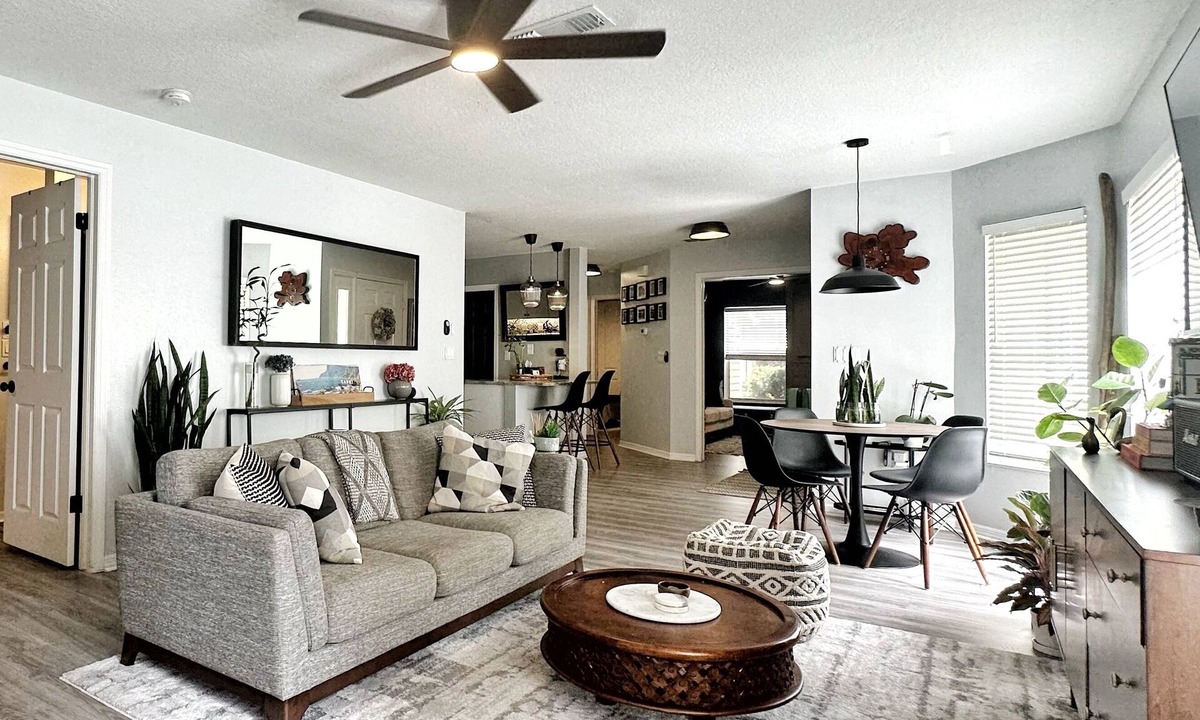 Beacon Woods Village Condo | Renovated Modern 2-Bedroom Golf Course Condo Near Beaches