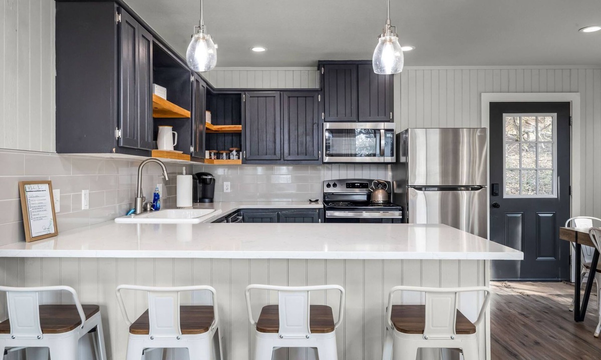 Kyle House | River Access | Fire Pit, BBQ | Pets Are Welcome!