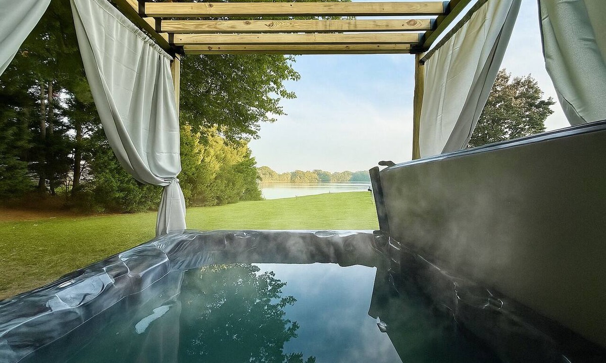 Mount Holly House | River Haven — Firepit, Hot Tub, Views, Amenities Galore!