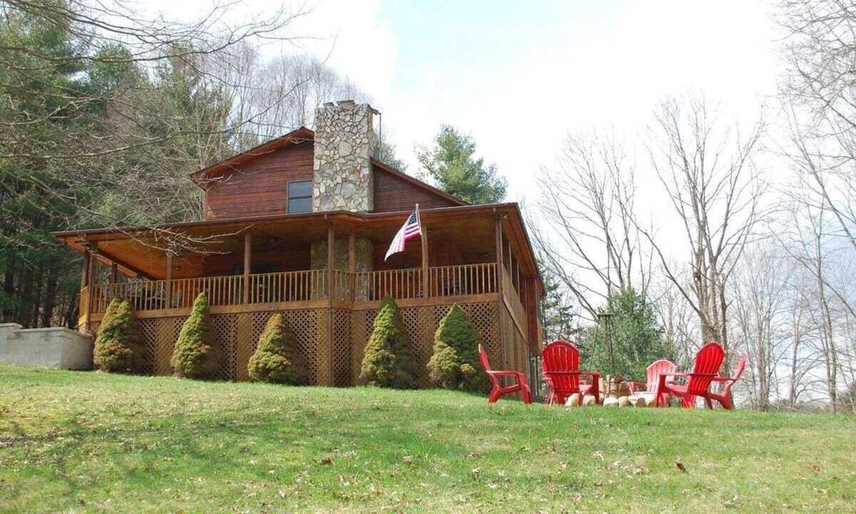 Crumpler House | River Rock Ridge - Upscale Cabin, Riverfront, Firepit, Covered Porch,WIFI, Small Dog Friendly