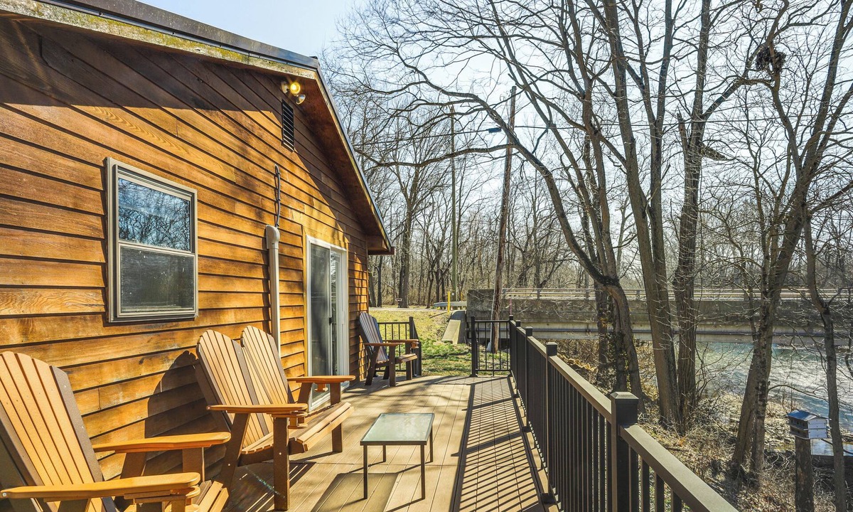Covington Cottage | Riverfront Covington Cabin w/Deck & Fire Pit!