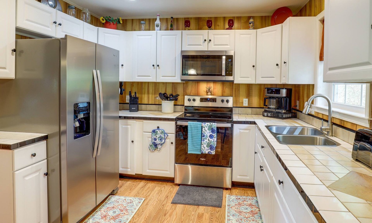 Burnsville Cottage | Riverfront North Carolina Abode w/ Deck & Fire Pit