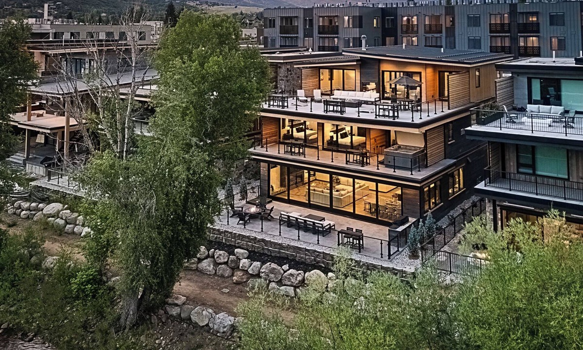 Old Town House | Riverside Luxury in Downtown Steamboat | Triple 3 Lodge