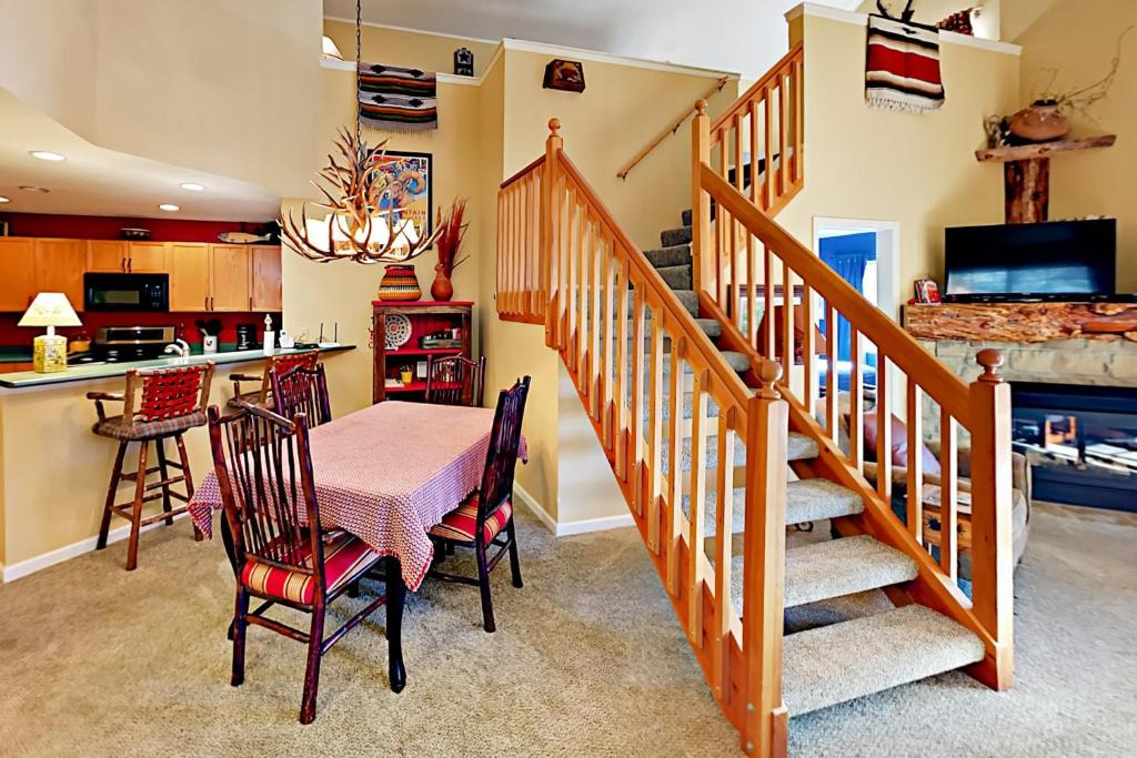 Edwards Apartment | Riverside Treehouse