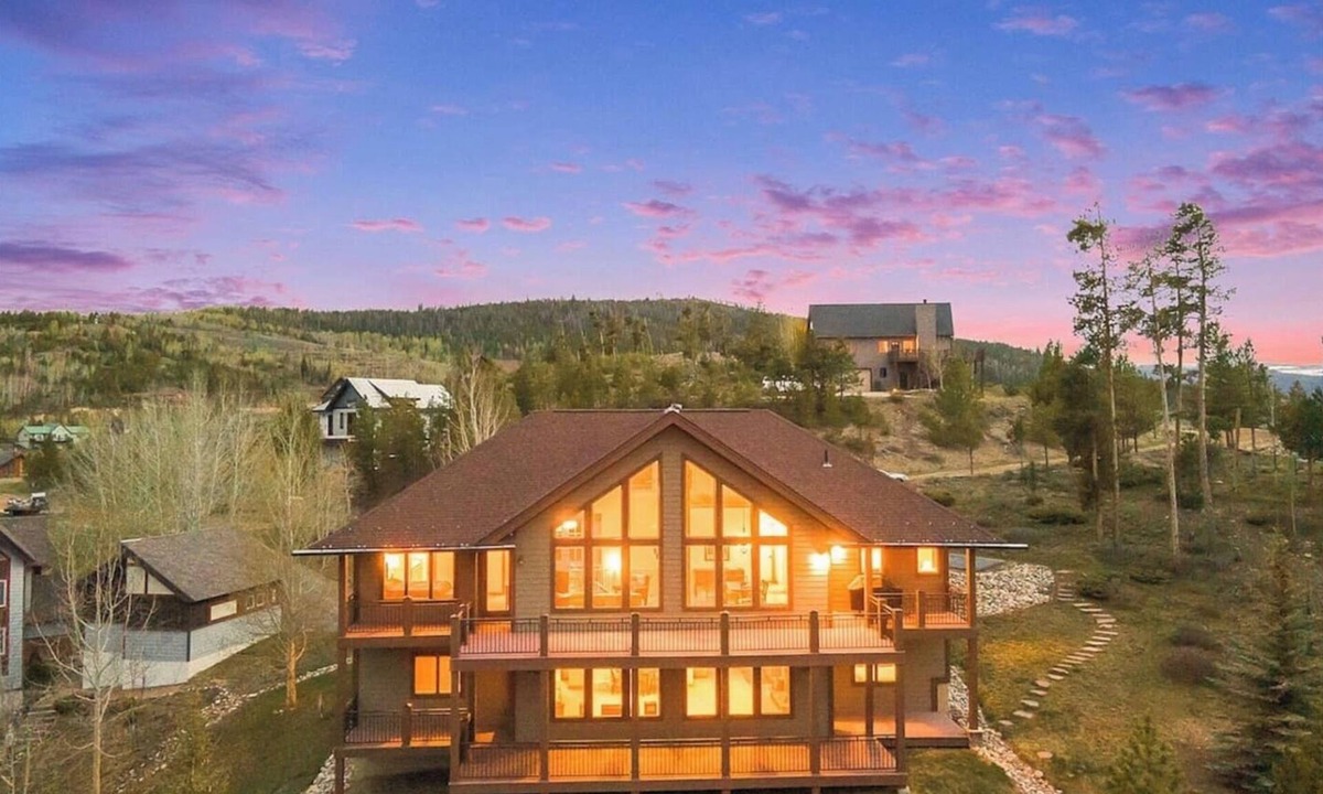 Innsbruck Val Moritz House | Rocky Mtn Natl Park views, close skiing & Hot Tub!
