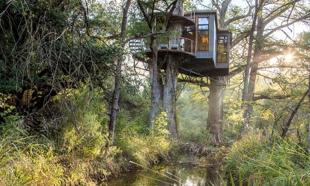 Spicewood Cabin | Romantic Tree House Rental with Soaking Tub near Austin in Spicewood, Texas