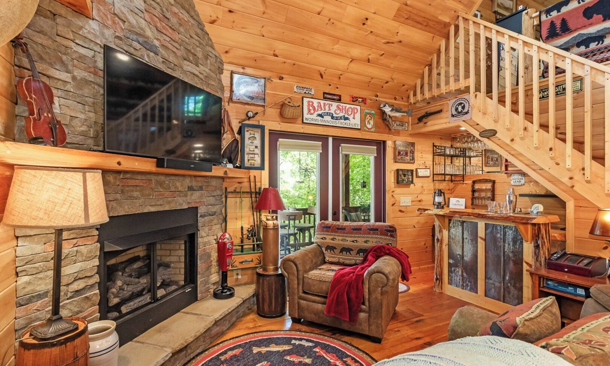 Murphy Cabin | Rustic Cabin just outside of Murphy, NC with beautiful mountain views!