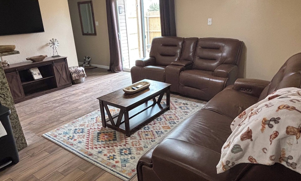 Midland Condo | Rustic cozy & comfortable 2-bedroom condo conveniently located in lovely Midland