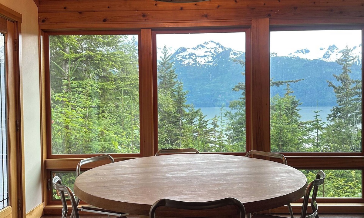 Mud Bay Cabin | Rustic Luxury Cabin with Breathtaking Views