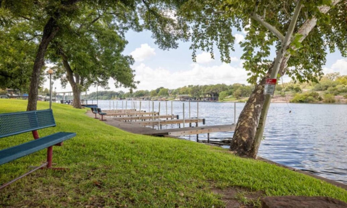 Burnet RV Rental | RV Site - Pull Through 21