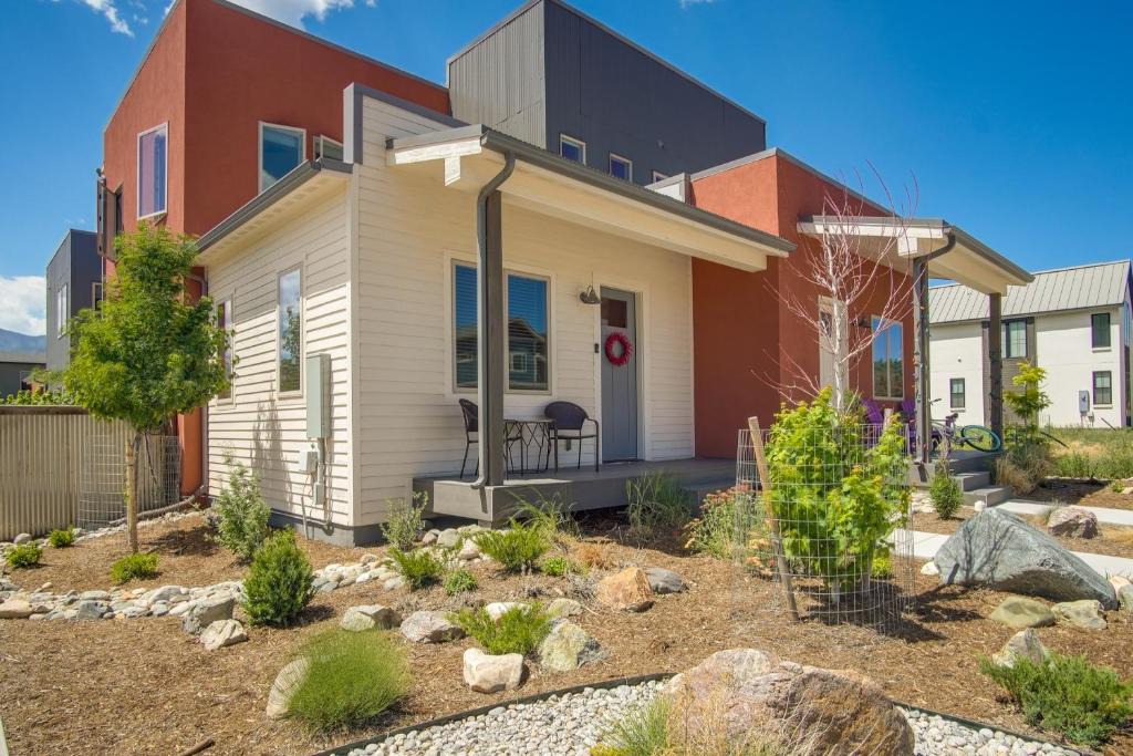 Salida House | Salida Oasis: 1 Mi to Town, Mountain View, Hot Tub