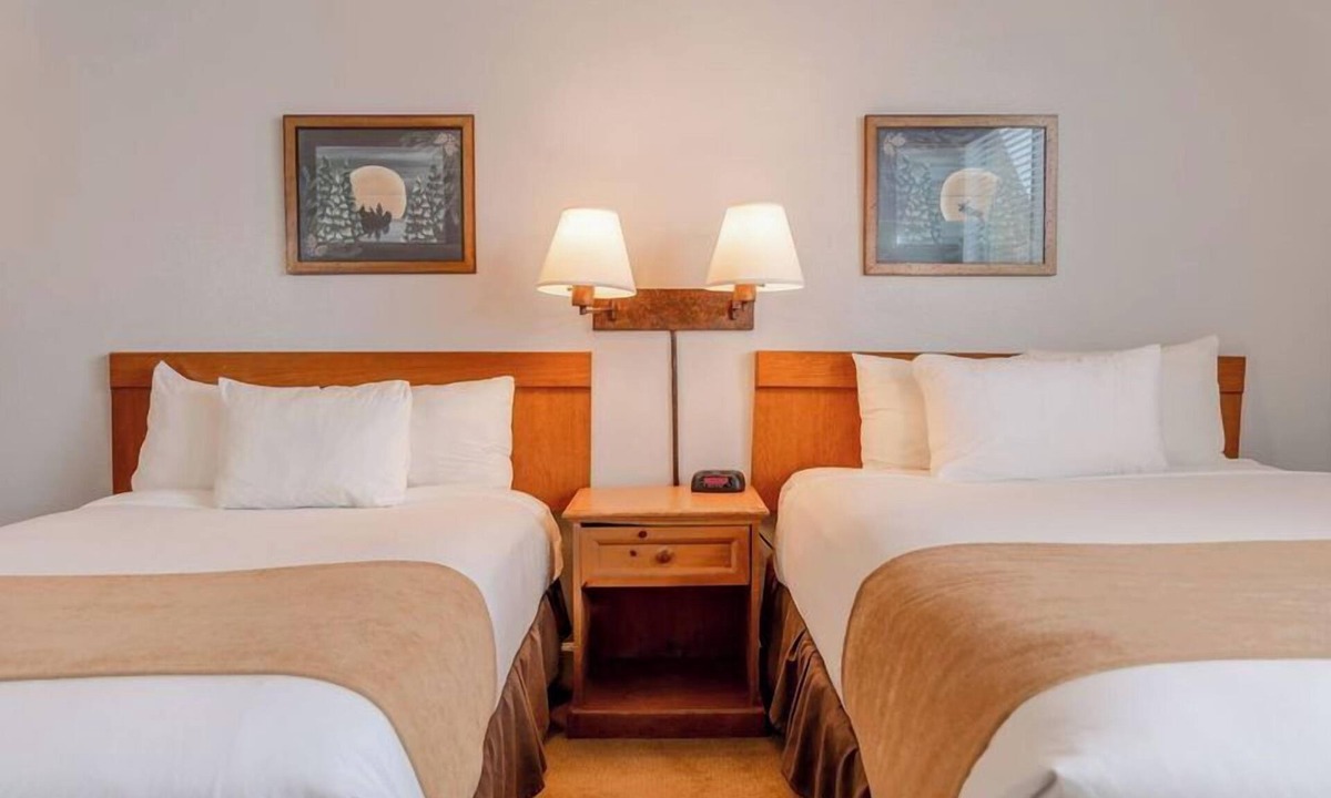 Steamboat Springs Apartment | Scenic Mountain Retreat! 3 Relaxing Rooms, Indoor Heated Pool, Free Parking!
