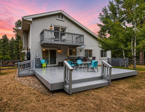 Perry Park House | Scenic Mountainside Home with Deck and Yard