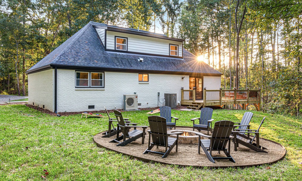 Alexander House | Secluded Chic Design: 15min AVL-GameRm-Sauna-HotTub