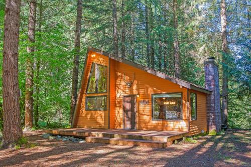 Enumclaw House | Secluded Greenwater Cabin with Loft Near Rainier