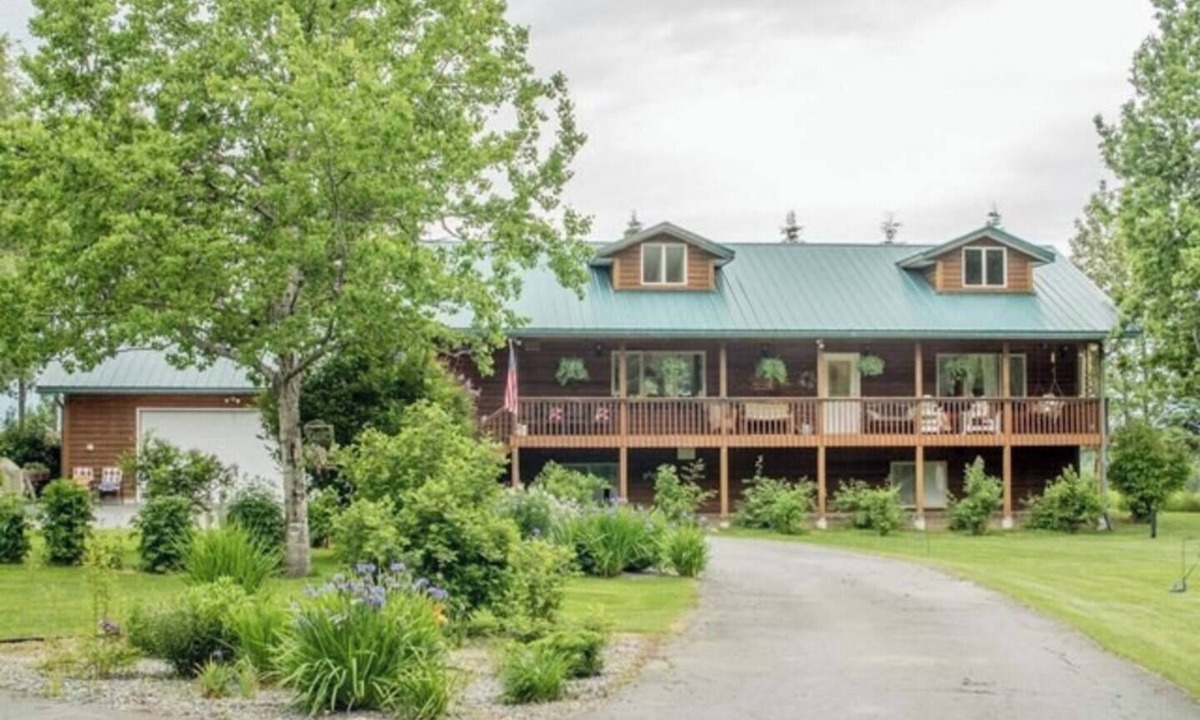 Cohoe House | Secluded Kasilof Riverfront Retreat with Hot Tub