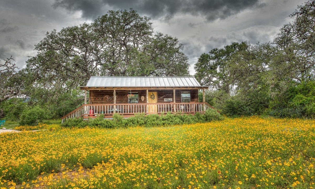 Utopia Cabin | Secluded Ranch Cabin Get Away Between Lost Maples & Garner