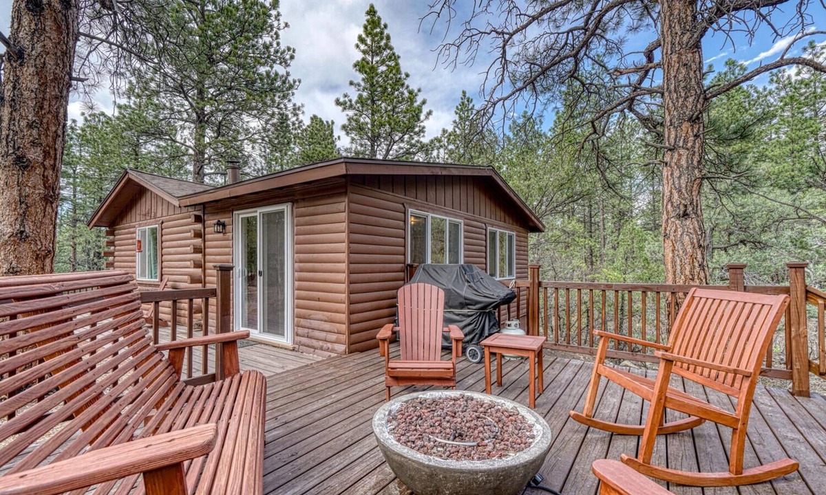 Howard Cabin | Serene Firepit Romantic