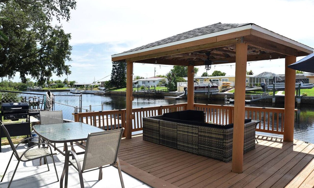 Port Richey Apartment | SF Enjoy Sunset with Dolphin & Manatee