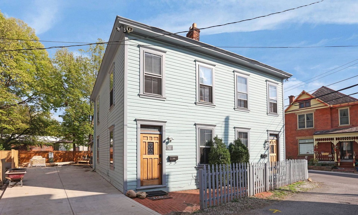 Italian Village House | Shalom Cottage Short North -Walk to Convention Ctr, Close to Hospitals & More