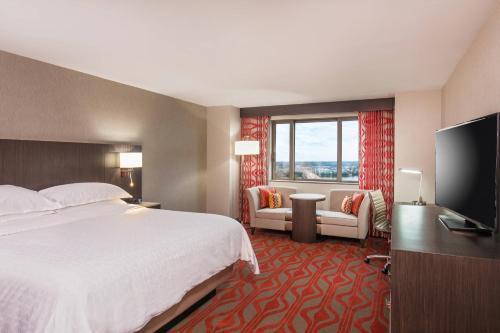 Metro Center Hotel | Sheraton Springfield Monarch Place Hotel