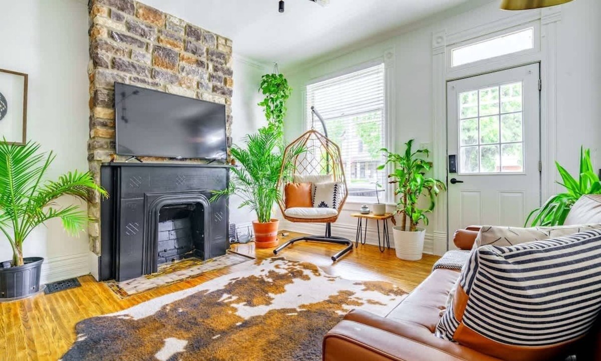 Victorian Village House | Short North/Downtown | Walk to Convention Center | Free Parking | 5,800+ Reviews